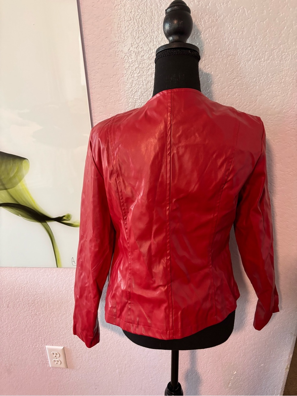 Red jacket size medium - Picture 3 of 5
